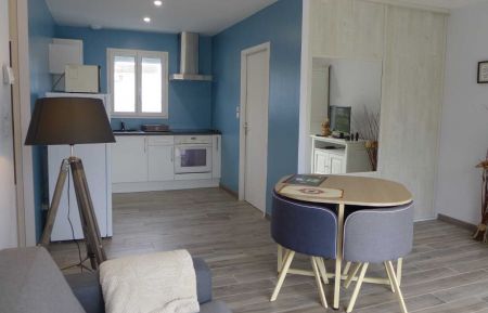 G&icirc;te n&deg;17G45046 &Eacute;chillais - Charente-Maritime - pi&egrave;ce principale cuisine ouverte sur le salon