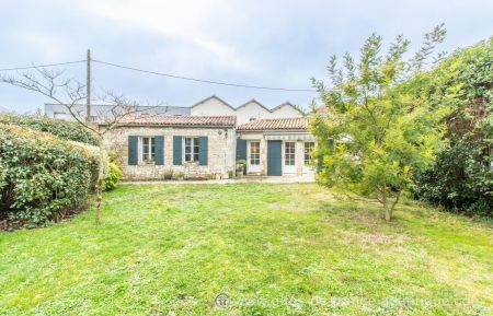 G&icirc;te n&deg;17G45143 Saint-Jean-d'Angle - Charente-Maritime - photo