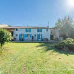 G&icirc;te du c&ocirc;t&eacute; gauche, mitoyen avec le 17G72111