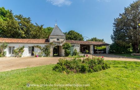 Chambre d'h&ocirc;tes n&deg;17G7244 Chaniers - Charente-Maritime - photo