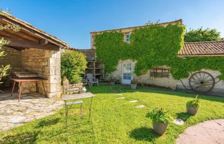G&icirc;te n&deg;17G84334 Saint-Romain-de-Benet - Charente-Maritime - photo