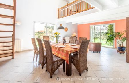 G&icirc;te n&deg;17G26273 Aytr&eacute; - Charente-Maritime - Salle &agrave; manger Sud et Ouest