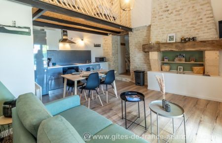 G&icirc;te n&deg;17G36156 Surg&egrave;res - Charente-Maritime - Coin salon cuisine