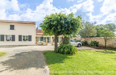 G&icirc;te n&deg;17G55063 Brizambourg - Charente-Maritime - chemin pour acc&eacute;der au g&icirc;te CHAI NOUS