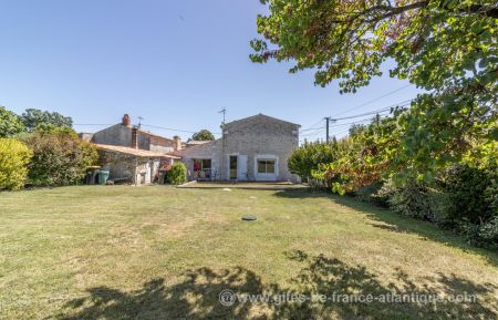 G&icirc;te n&deg;17G74244 Balanzac - Charente-Maritime - photo