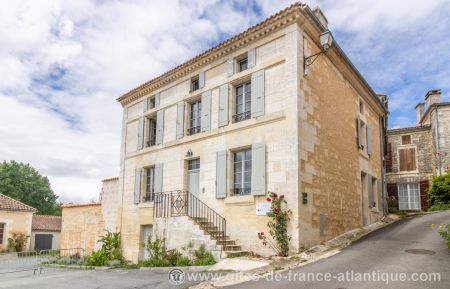 G&icirc;te n&deg;17G75113 Saint-Sauvant - Charente-Maritime - le gite est au dernier &eacute;tage