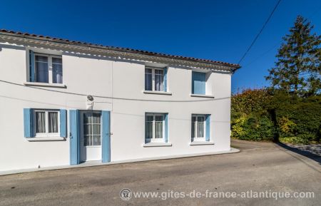 G&icirc;te n&deg;17G84090 Semussac - Charente-Maritime - photo