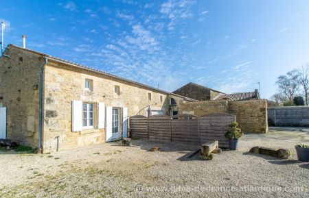 G&icirc;te n&deg;17G55161 Juicq - Charente-Maritime - photo