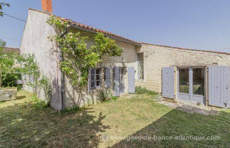G&icirc;te n&deg;17G51215 Fontaine-Chalendray - Charente-Maritime - photo