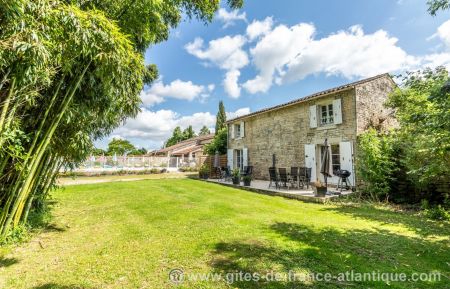 G&icirc;te n&deg;17G511909 Louzignac - Charente-Maritime - photo