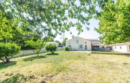 G&icirc;te n&deg;17G933409 Ozillac - Charente-Maritime - photo