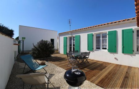 G&icirc;te n&deg;17G16232 Le Bois-Plage-en-R&eacute; - Charente-Maritime - Cour, Terrasse Barbecue, transats