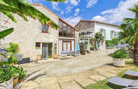 G&icirc;te n&deg;17G51213 Dampierre-sur-Boutonne - Charente-Maritime - photo