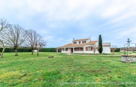 G&icirc;te n&deg;17G841079 Breuillet - Charente-Maritime - photo