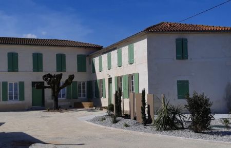 G&icirc;te n&deg;17G842949 &Eacute;pargnes - Charente-Maritime - Le g&icirc;te est dans l'aile gauche de la maison. 
