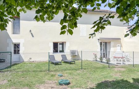 G&icirc;te n&deg;17G72161 Saintes - Charente-Maritime - photo