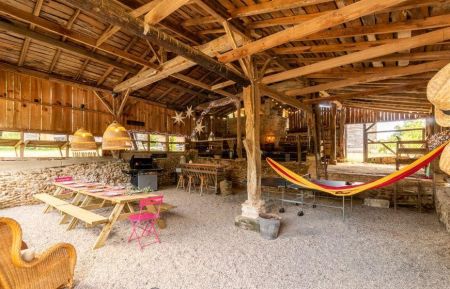 G&icirc;te n&deg;17G93312 La Clotte - Charente-Maritime - La bergerie incroyable espace d&eacute;tente devant la piscine 