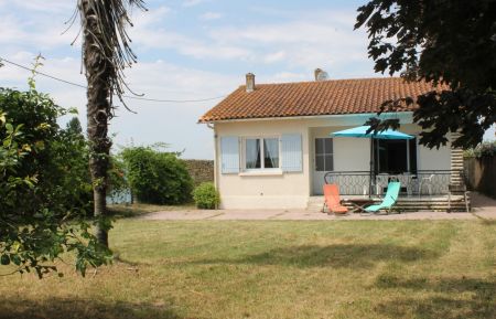 le jardin clos privatif en Aout Gîte n°17G84083 Sablonceaux - Charente-Maritime - le jardin clos privatif en Aout