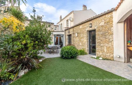 G&icirc;te n&deg;17G64343 Le Ch&acirc;teau-d'Ol&eacute;ron - Charente-Maritime - photo