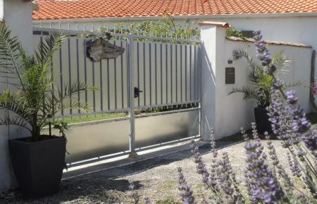 G&icirc;te n&deg;17G64199 Saint-Georges-d'Ol&eacute;ron - Charente-Maritime - Entr&eacute;e au 31 impasse des serins